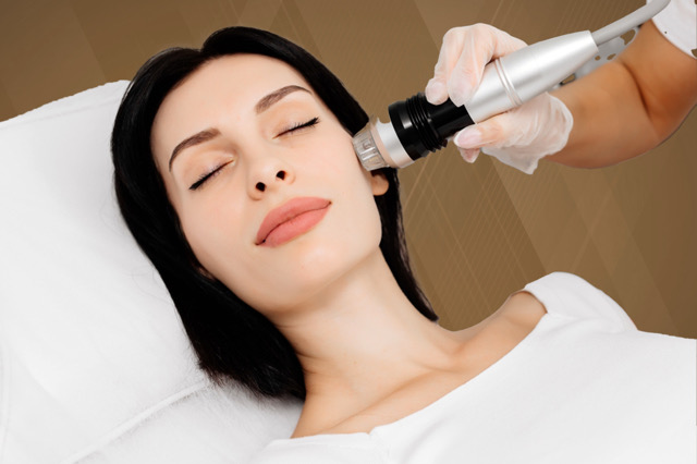 جلسة فراكشنال ليزر لازالة اثار حب الشباب والندب و التصبغات - نساء