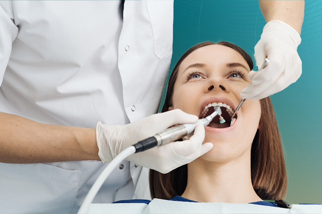 تنظيف الأسنان